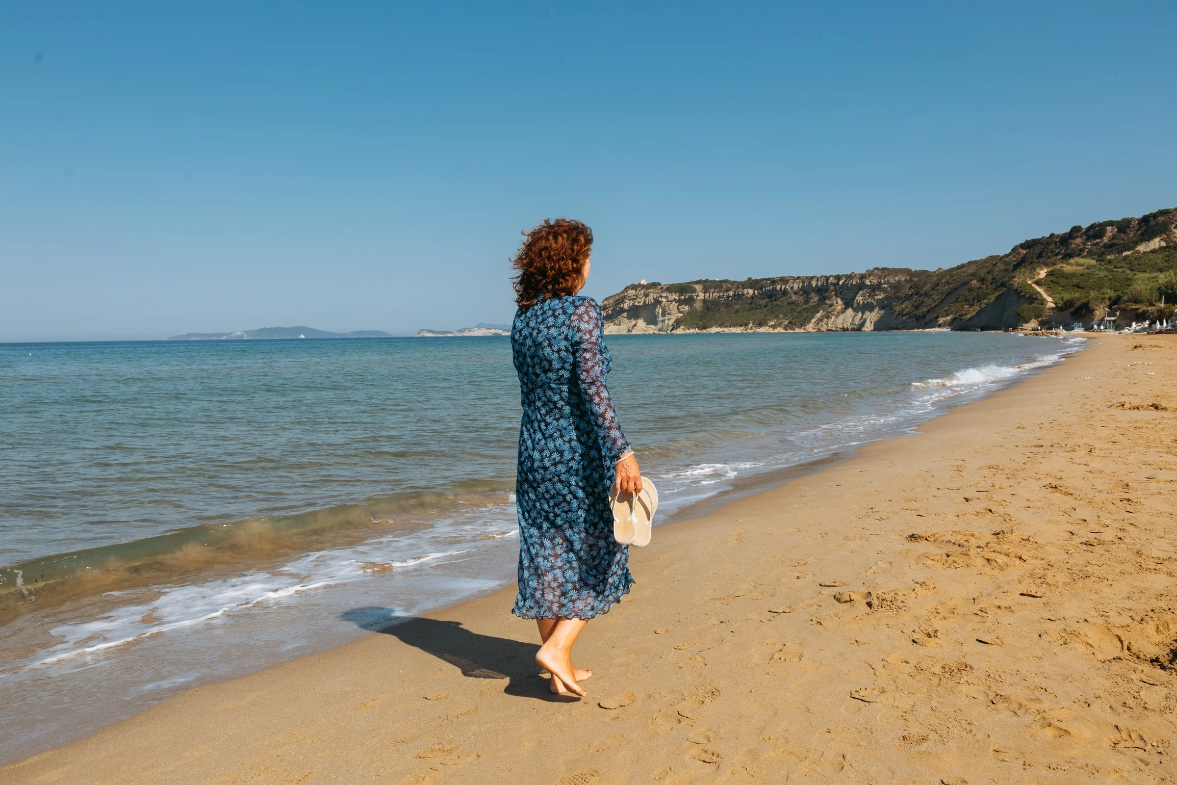 Olga Westerveld bei einem Spaziergang am Wasser